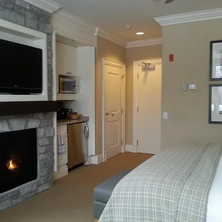Touchstone Resort On Lake Muskoka-3